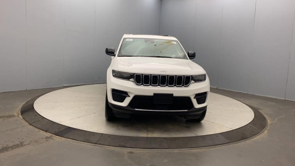 new 2025 Jeep Grand Cherokee car, priced at $41,177