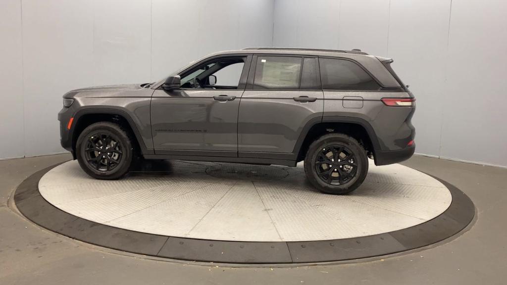 new 2025 Jeep Grand Cherokee car, priced at $44,530