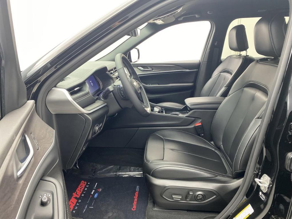 new 2025 Jeep Grand Cherokee car, priced at $45,245