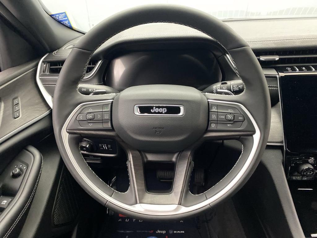 new 2025 Jeep Grand Cherokee car, priced at $45,245