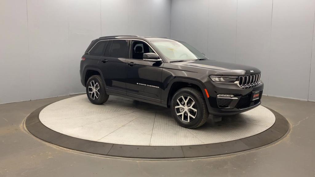 new 2025 Jeep Grand Cherokee car, priced at $45,245