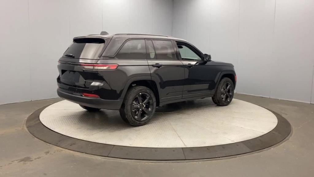 new 2024 Jeep Grand Cherokee car, priced at $48,675