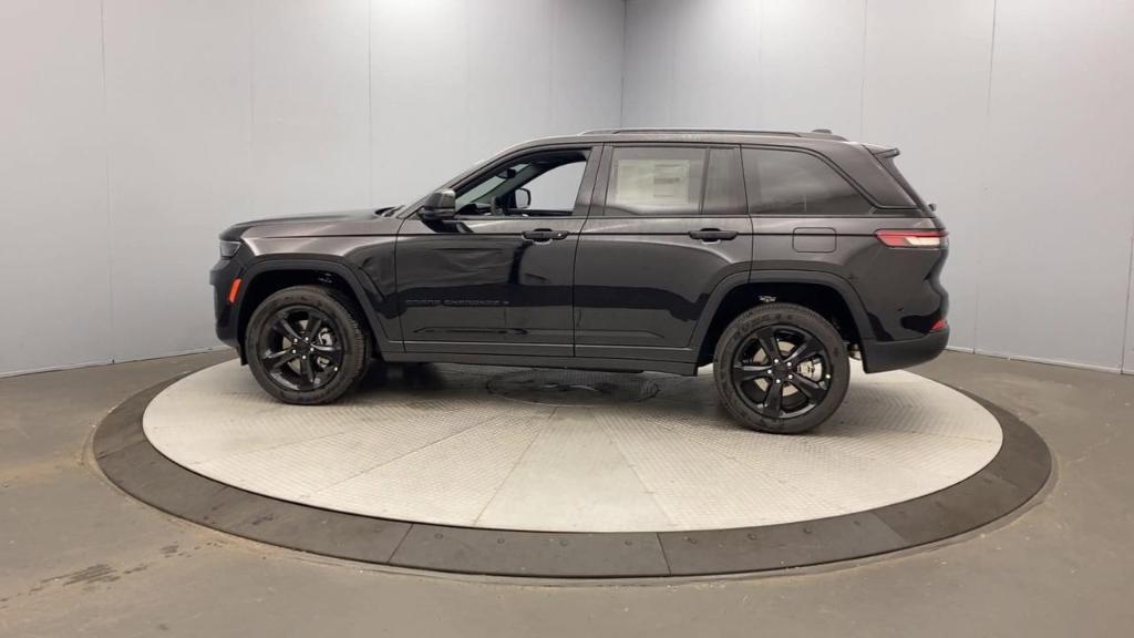 new 2024 Jeep Grand Cherokee car, priced at $48,675