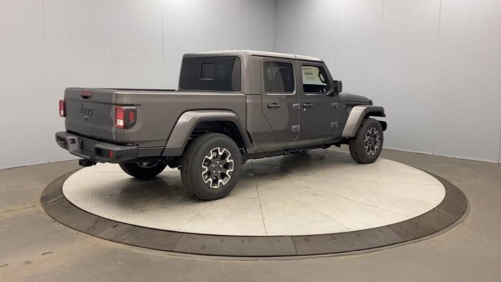 new 2024 Jeep Gladiator car, priced at $47,116