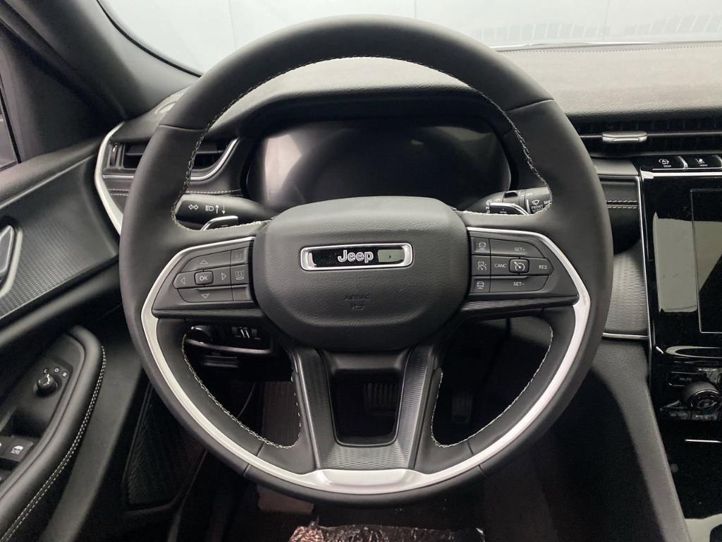 new 2025 Jeep Grand Cherokee car, priced at $41,177