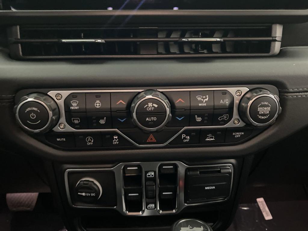 new 2025 Jeep Wrangler car, priced at $55,922