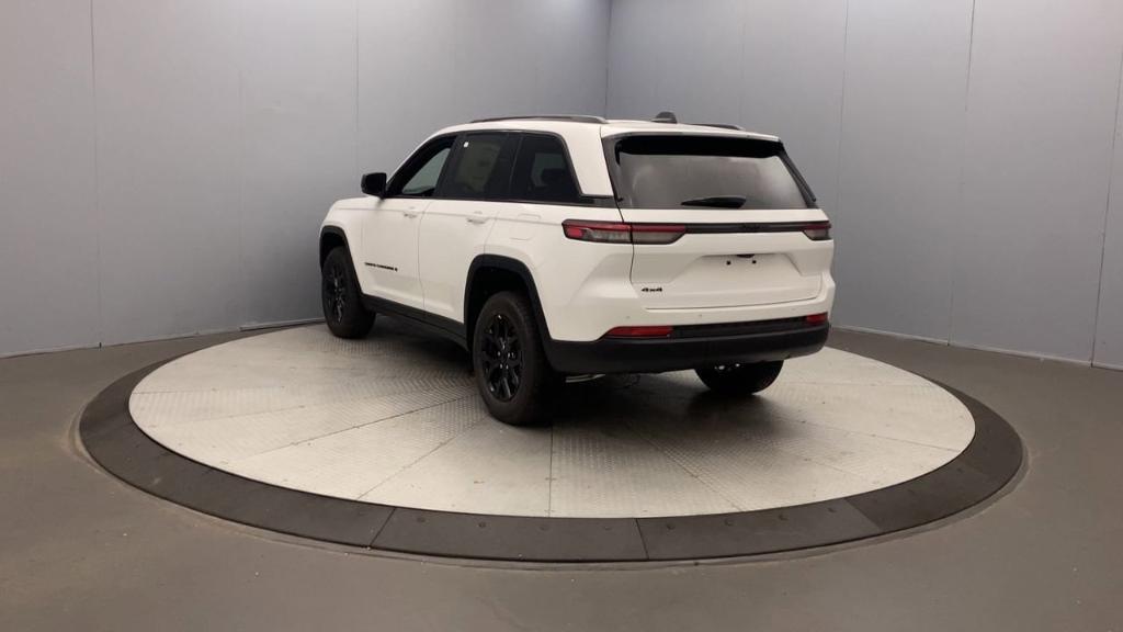 new 2025 Jeep Grand Cherokee car, priced at $43,935