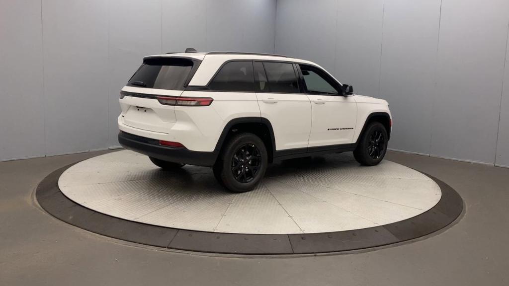 new 2025 Jeep Grand Cherokee car, priced at $43,935