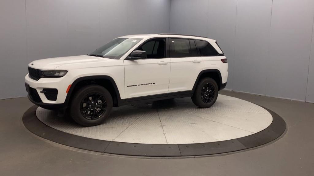 new 2025 Jeep Grand Cherokee car, priced at $43,935