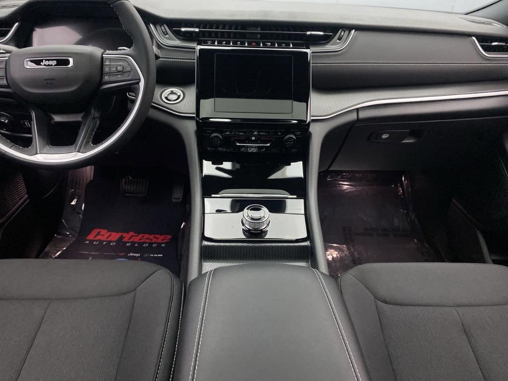 new 2025 Jeep Grand Cherokee car, priced at $41,177