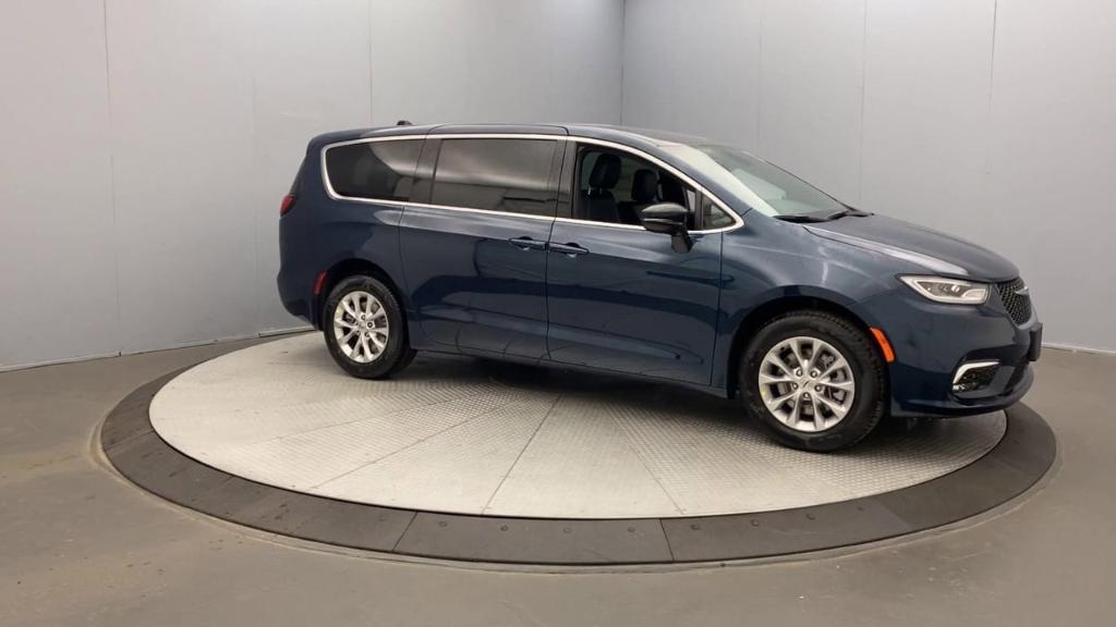 new 2025 Chrysler Pacifica car, priced at $45,635