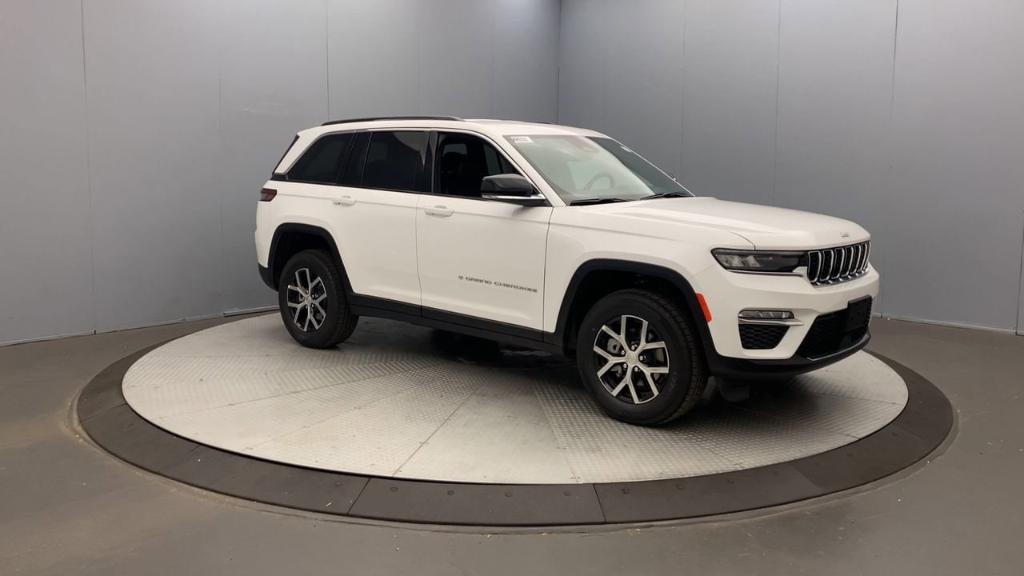 new 2025 Jeep Grand Cherokee car, priced at $44,200