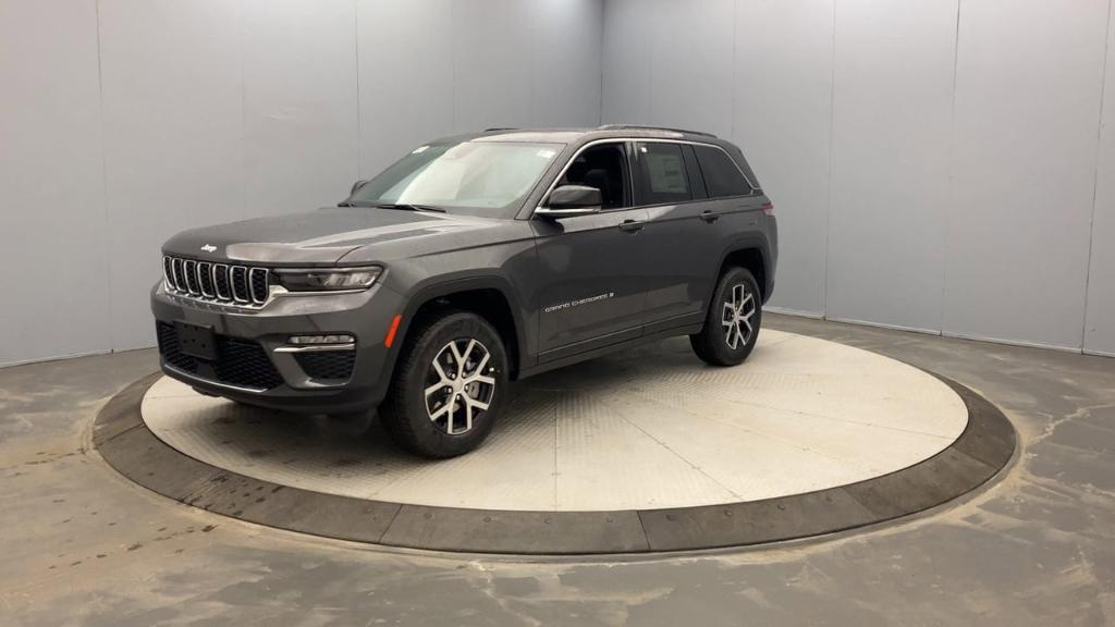 new 2025 Jeep Grand Cherokee car, priced at $47,310