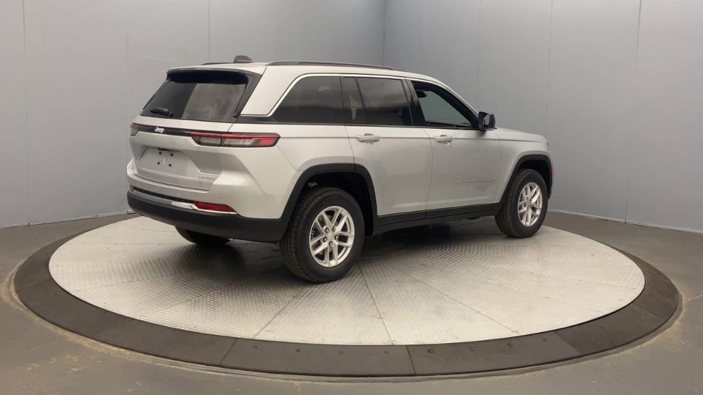 new 2025 Jeep Grand Cherokee car, priced at $41,920