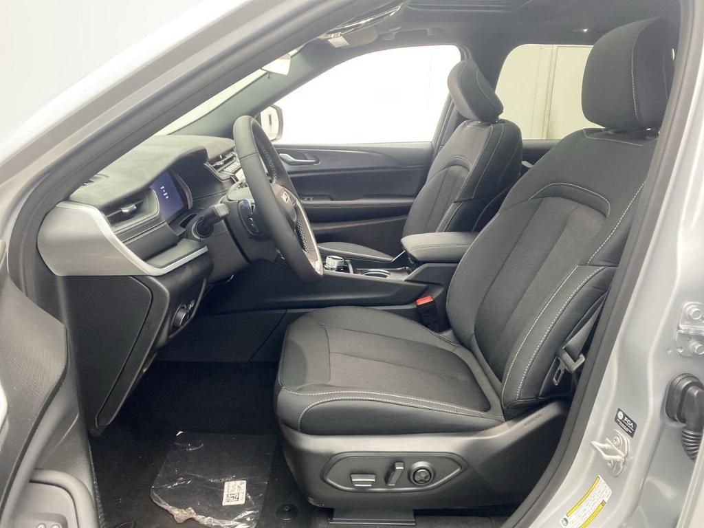 new 2025 Jeep Grand Cherokee car, priced at $41,920