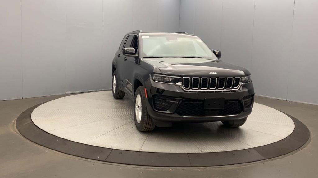 new 2025 Jeep Grand Cherokee car, priced at $43,970