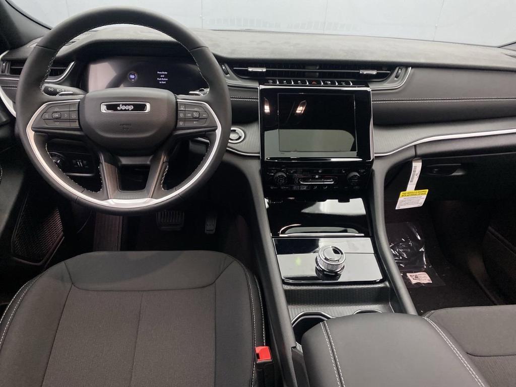 new 2025 Jeep Grand Cherokee car, priced at $41,920