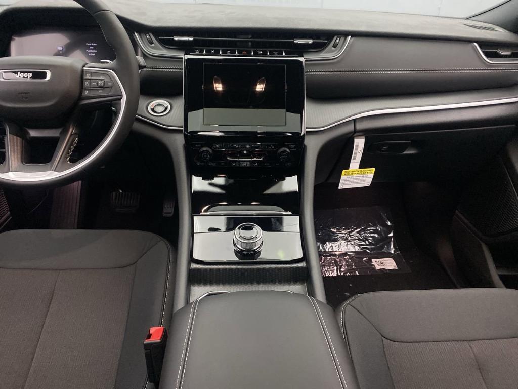 new 2025 Jeep Grand Cherokee car, priced at $41,920