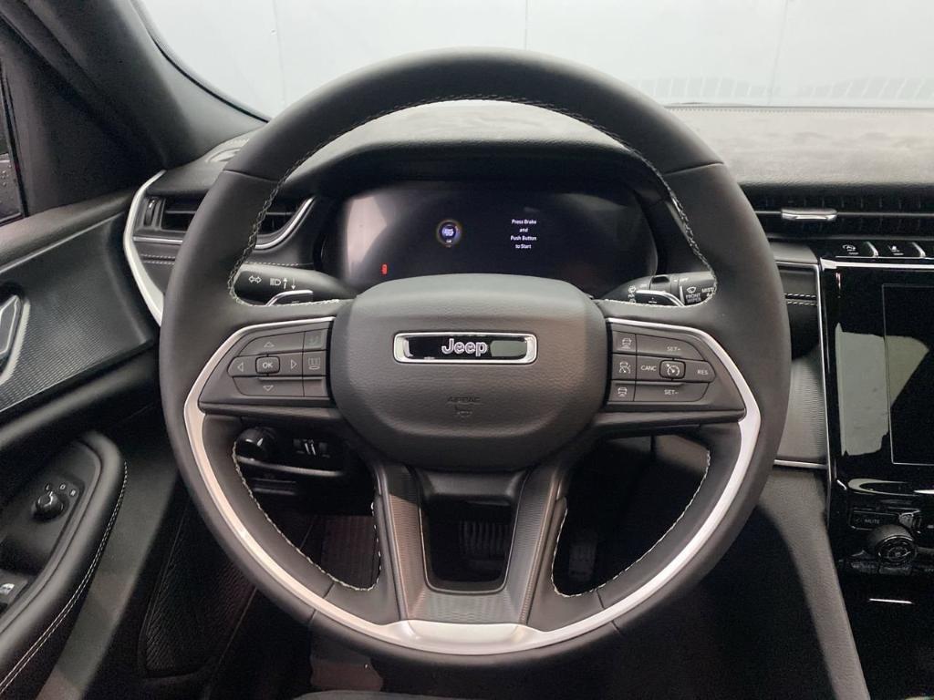 new 2025 Jeep Grand Cherokee car, priced at $41,920