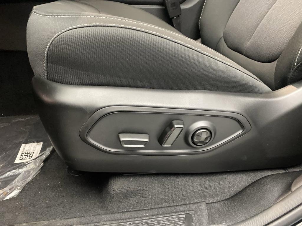 new 2025 Jeep Grand Cherokee car, priced at $41,920