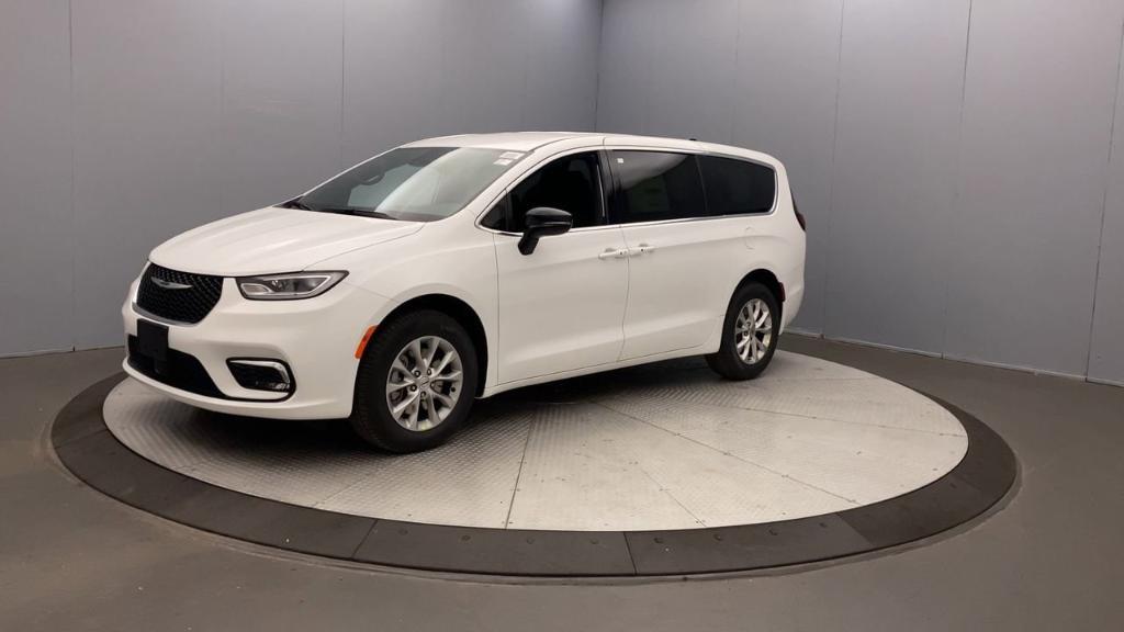 new 2025 Chrysler Pacifica car, priced at $45,640