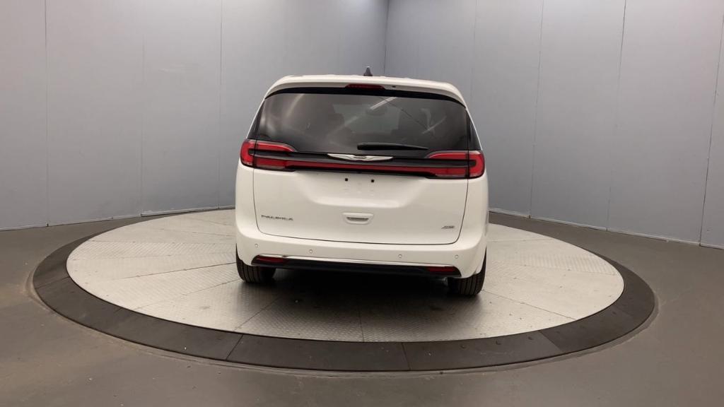 new 2025 Chrysler Pacifica car, priced at $45,640