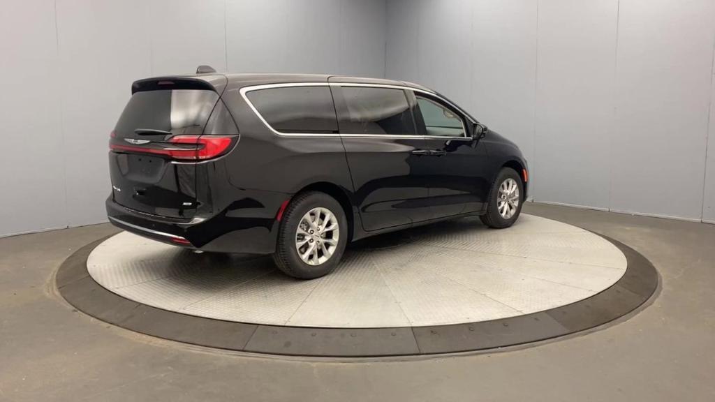 new 2024 Chrysler Pacifica car, priced at $46,250
