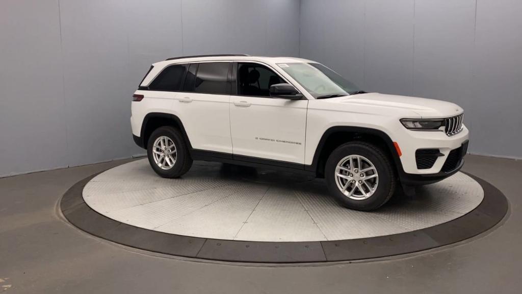 new 2025 Jeep Grand Cherokee car, priced at $41,875