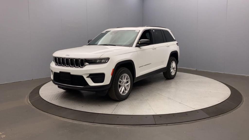 new 2025 Jeep Grand Cherokee car, priced at $40,875