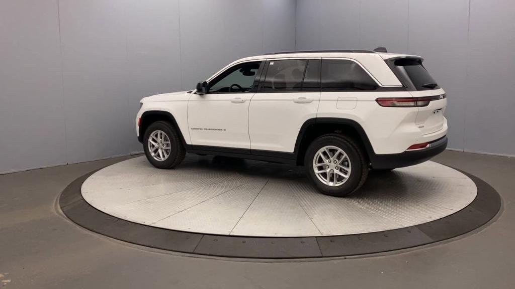 new 2025 Jeep Grand Cherokee car, priced at $41,875