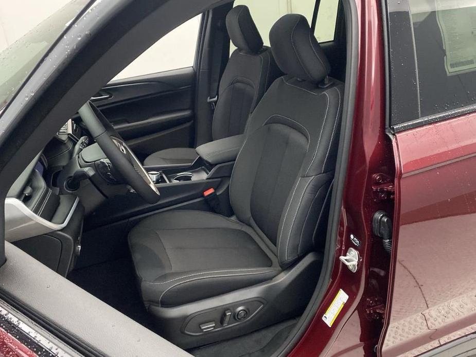 new 2025 Jeep Grand Cherokee car, priced at $41,470