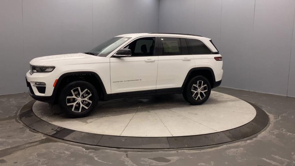 new 2025 Jeep Grand Cherokee car, priced at $44,200