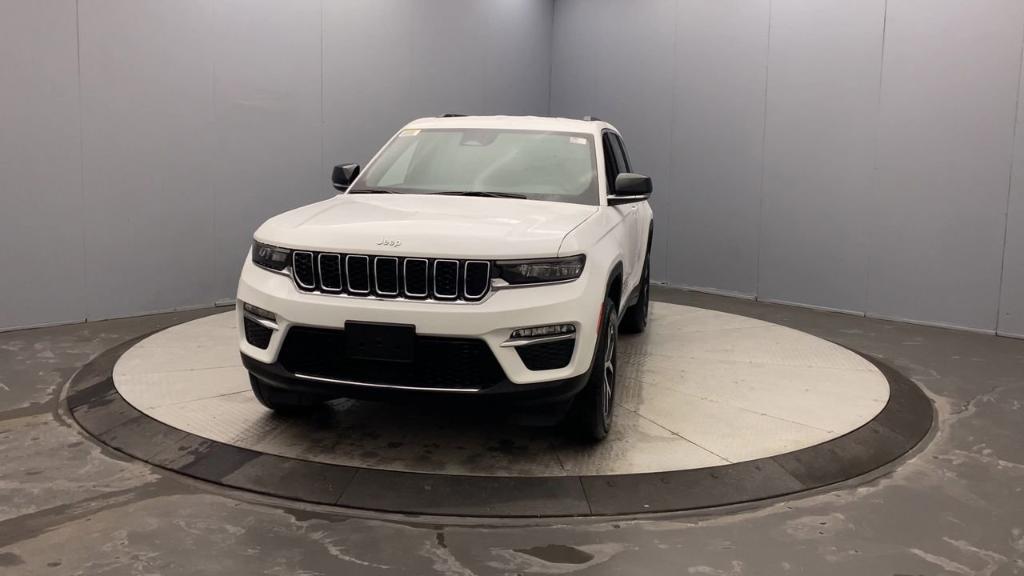 new 2025 Jeep Grand Cherokee car, priced at $44,200