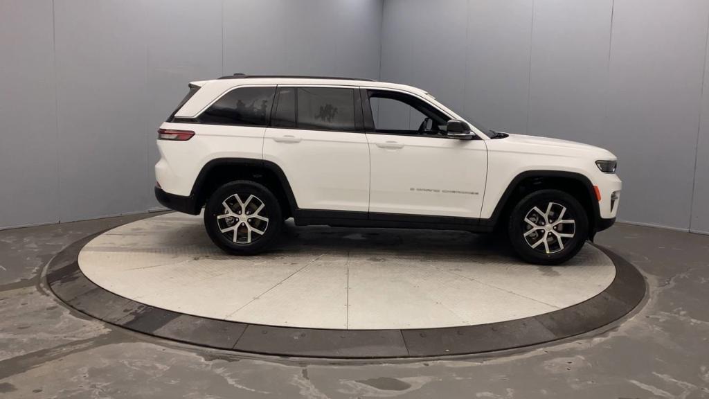 new 2025 Jeep Grand Cherokee car, priced at $44,200