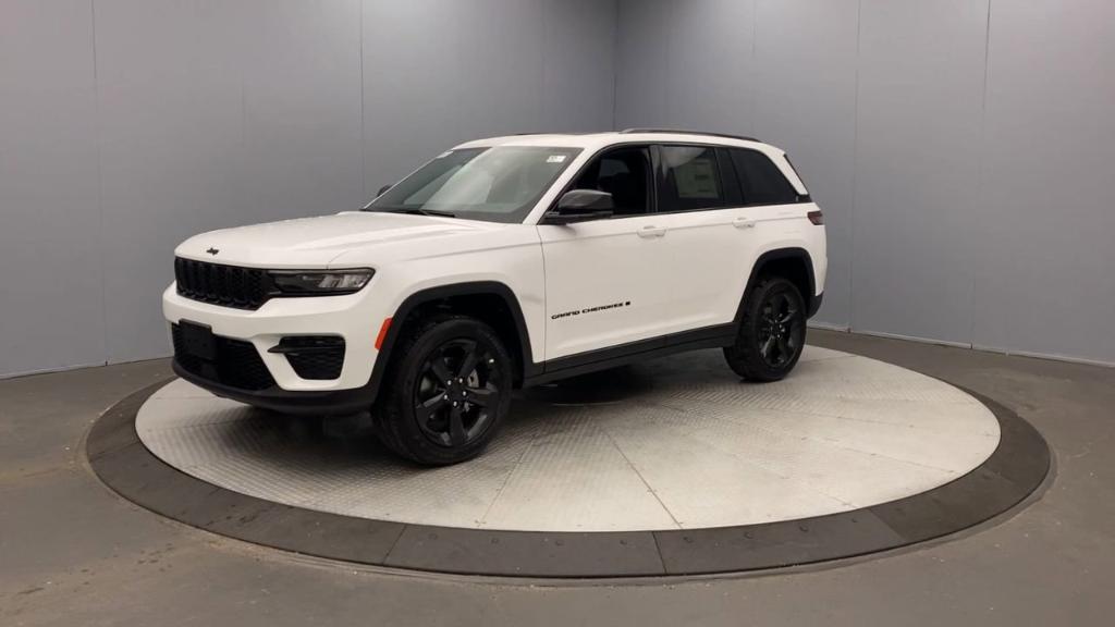 new 2024 Jeep Grand Cherokee car, priced at $48,080