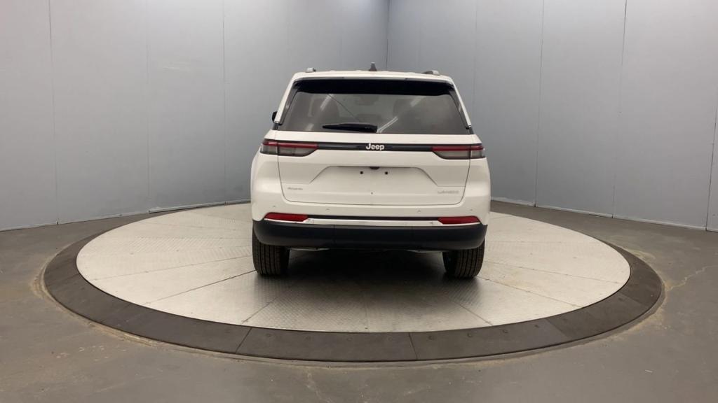 new 2025 Jeep Grand Cherokee car, priced at $41,177