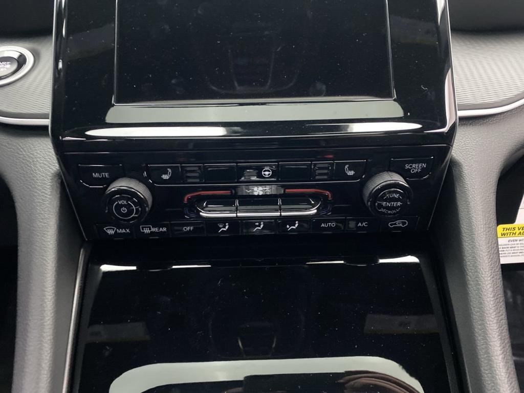 new 2025 Jeep Grand Cherokee car, priced at $39,825