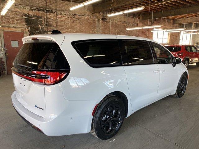 new 2023 Chrysler Pacifica Hybrid car, priced at $44,080