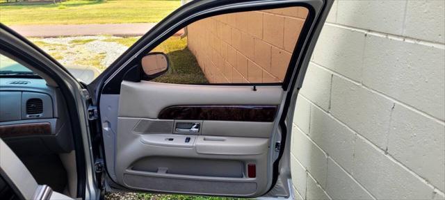 used 2009 Mercury Grand Marquis car, priced at $8,995