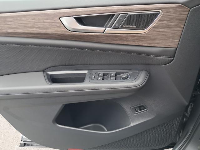 new 2025 Volkswagen Atlas car, priced at $50,714