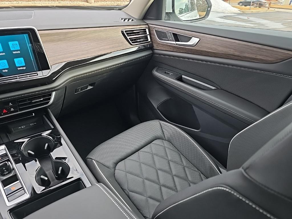 new 2025 Volkswagen Atlas car, priced at $49,598