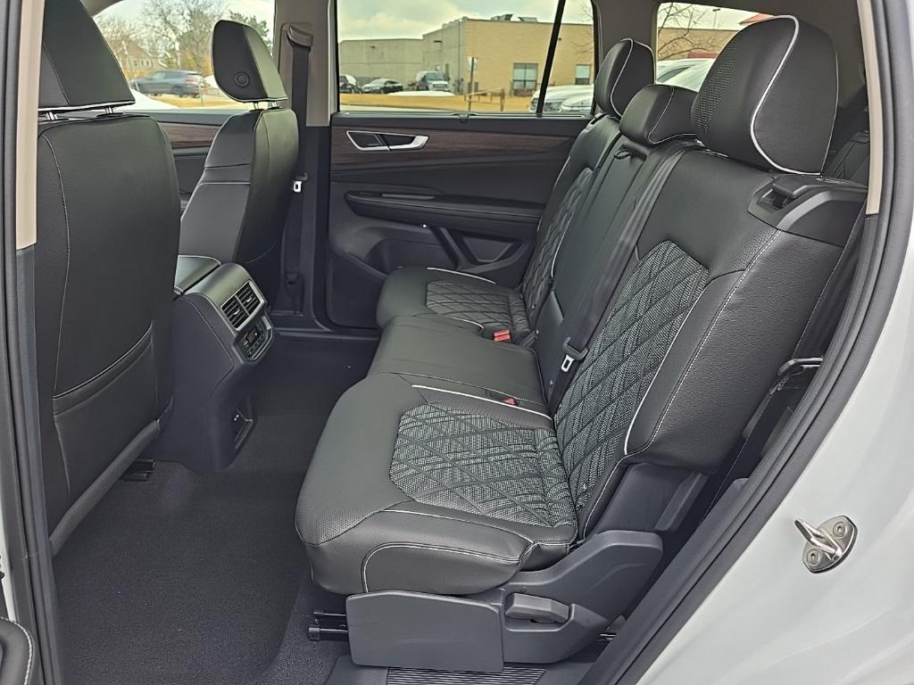 new 2025 Volkswagen Atlas car, priced at $49,598