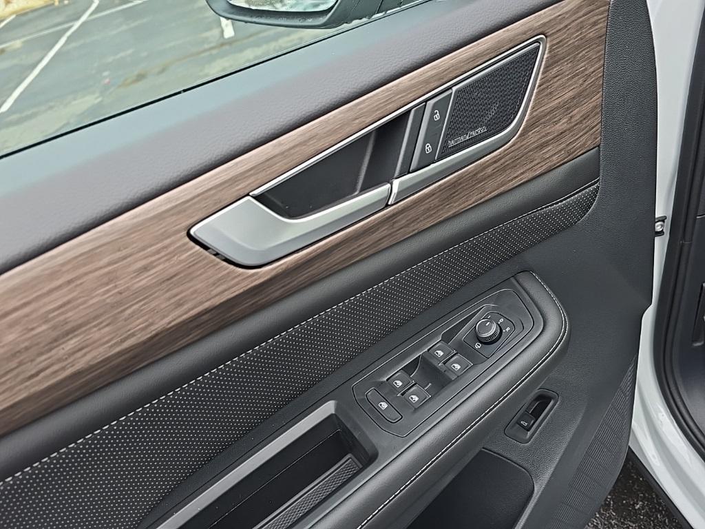 new 2025 Volkswagen Atlas car, priced at $49,598