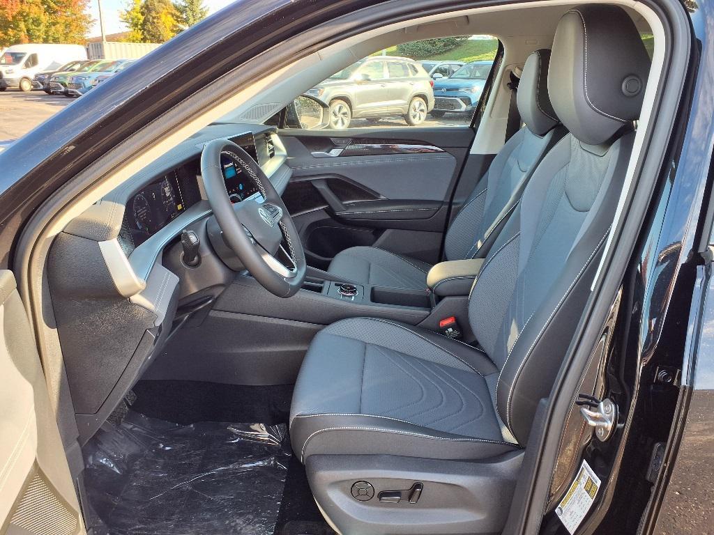 new 2025 Volkswagen Tiguan car, priced at $34,070