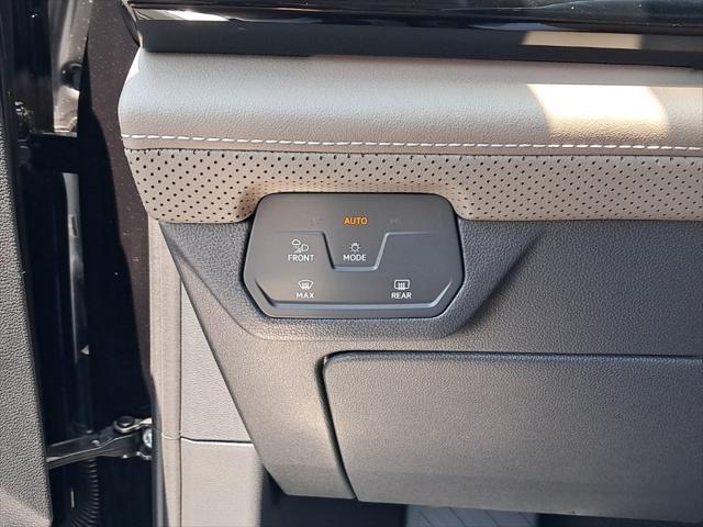 new 2025 Volkswagen Atlas car, priced at $48,670