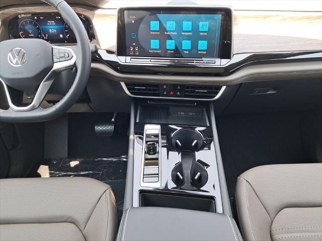 new 2025 Volkswagen Atlas car, priced at $48,670