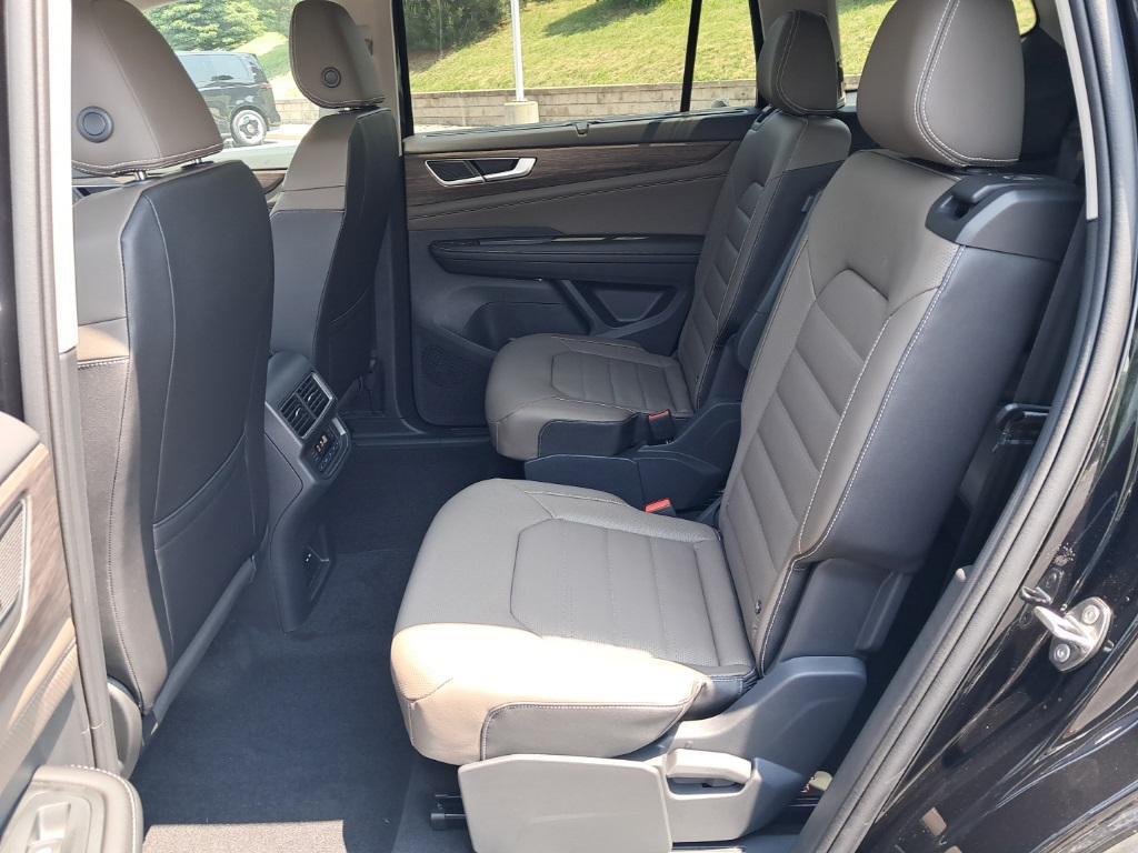 new 2025 Volkswagen Atlas car, priced at $46,170