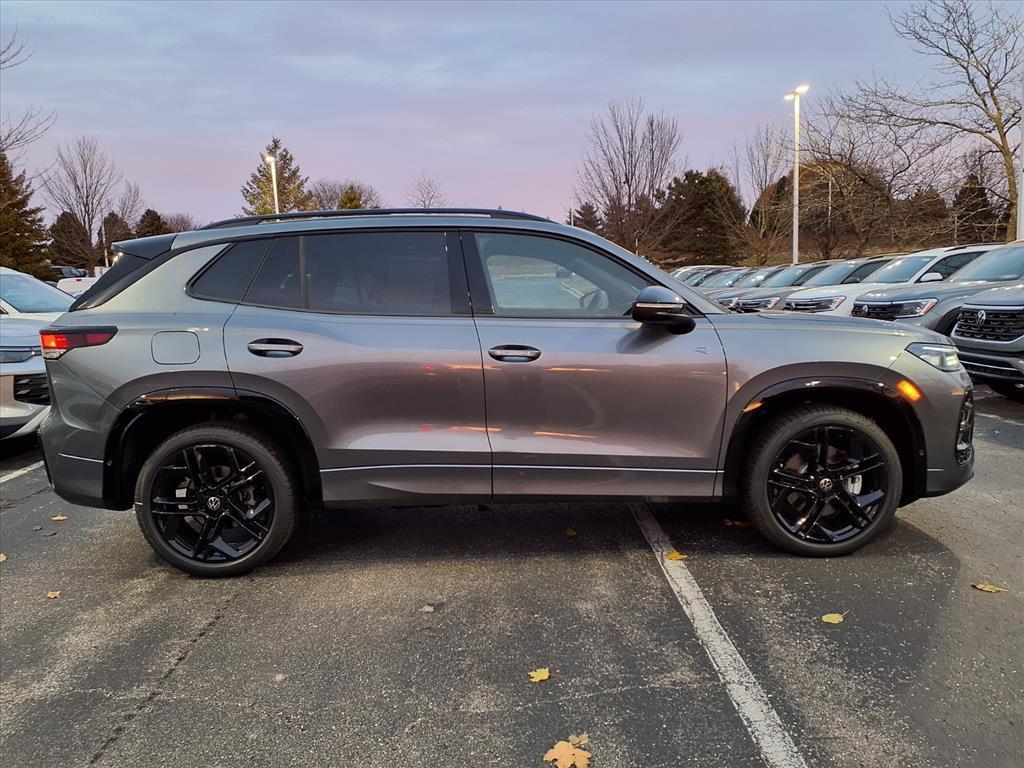 new 2025 Volkswagen Tiguan car, priced at $35,544