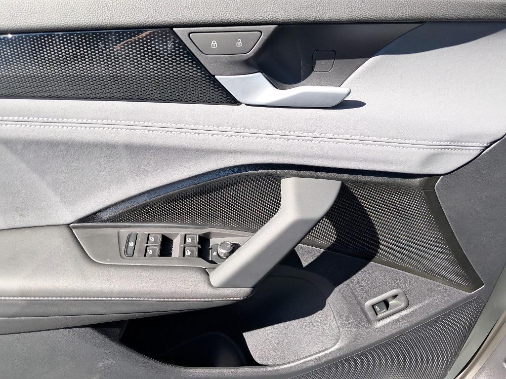 new 2025 Volkswagen Tiguan car, priced at $34,238