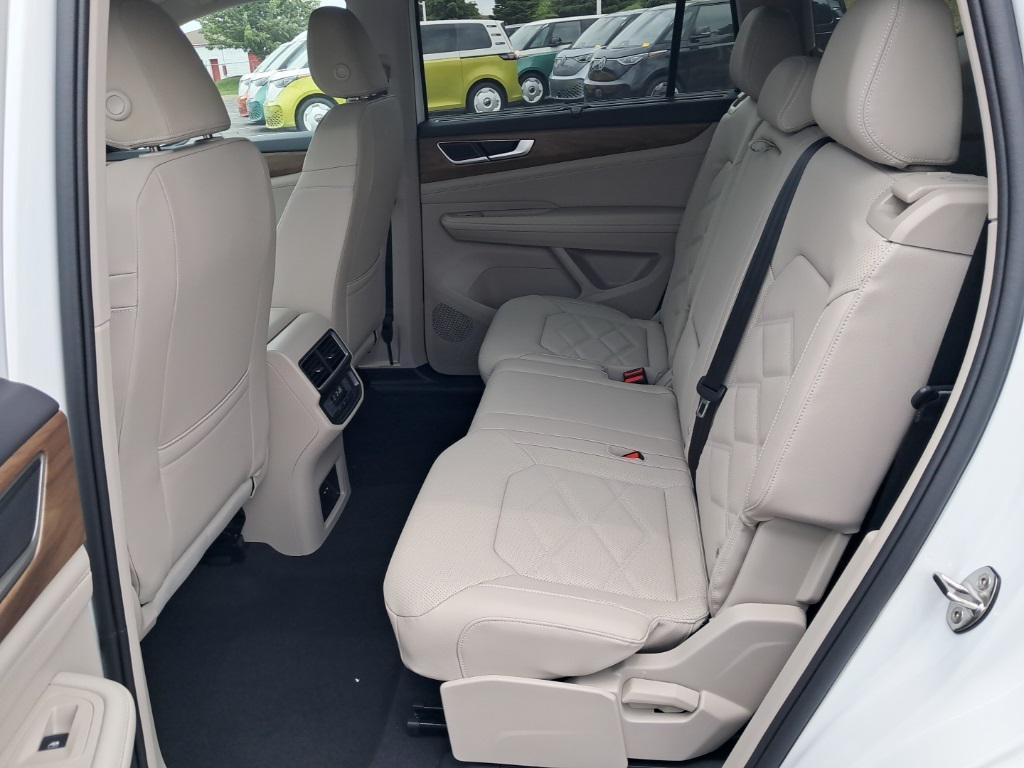 new 2025 Volkswagen Atlas car, priced at $43,148